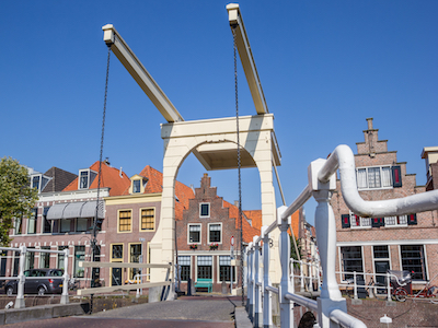 Spannend moordspel in Alkmaar tijdens diner – perfect voor teambuilding, bedrijfsuitje of vrijgezellenfeest