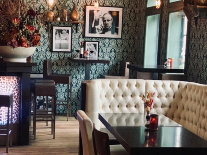 Speel een spannend moordspel bij Restaurant Moodz in Delft Delft – interactief moordspel bij Restaurant Moodz voor bedrijfsuitje, familiefeest of vrijgezellenfeest
