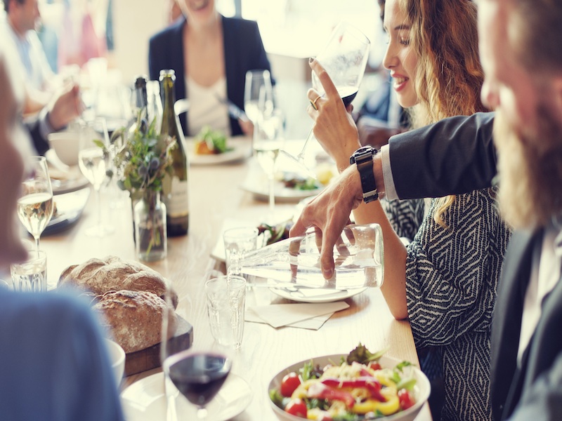 Dinerspel Uitjes en eten. Speel een dinerspel en geniet ondertussen van een heerlijk diner.