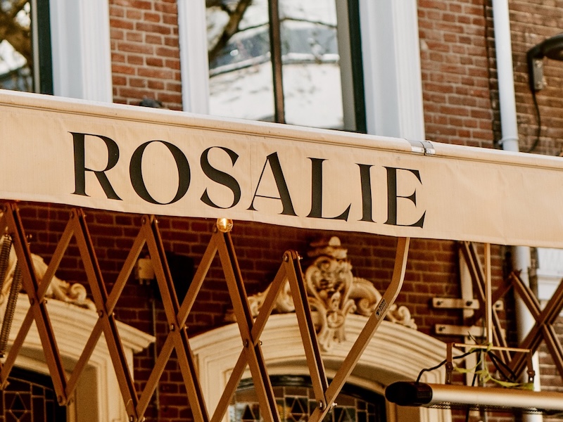 Dinerruimte Restaurant Rosalie Tilburg met open vuur keuken - moorddiner moordspel locatie voor groepen