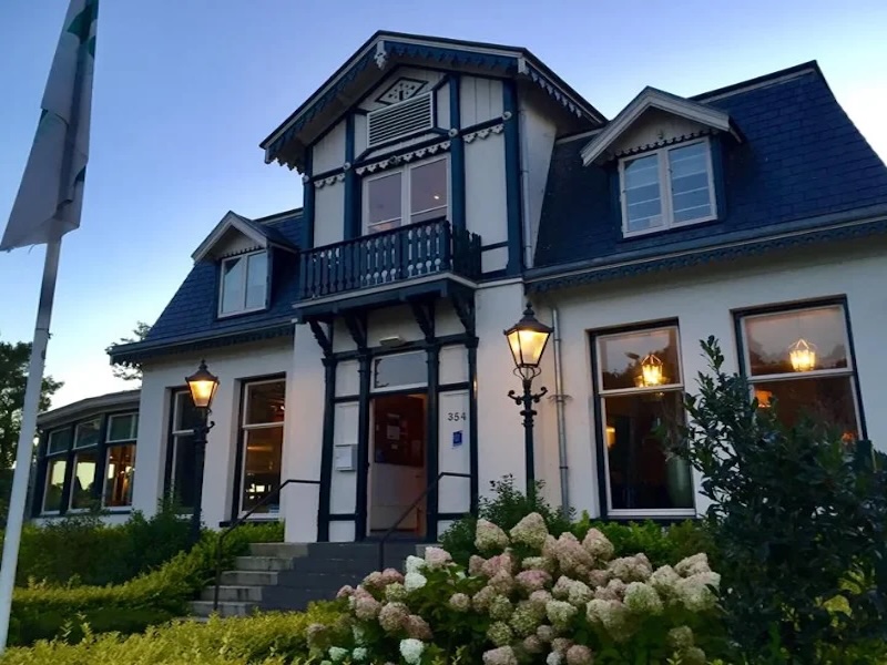 Buitenkant Restaurant De Tuin van de Vier Windstreken Kralingse Plas Rotterdam - dinerspel moordspel waterlocatie