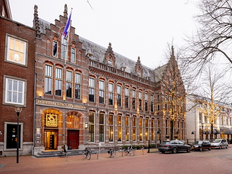 Post-Plaza Hotel & Grand Café Leeuwarden buitenkant – Dinerspel locatie Friesland