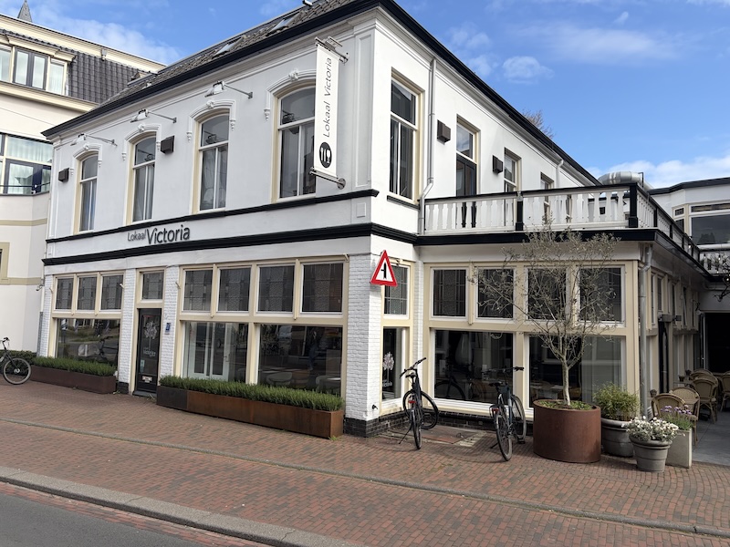 Lokaal Victoria Zeist buitenkant – Dinerspel locatie Utrecht