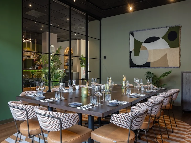 Leonardo Hotel Breda restaurant zaal Leonardo Hotel Breda zaal – Ruimte voor dinerspel en teambuilding